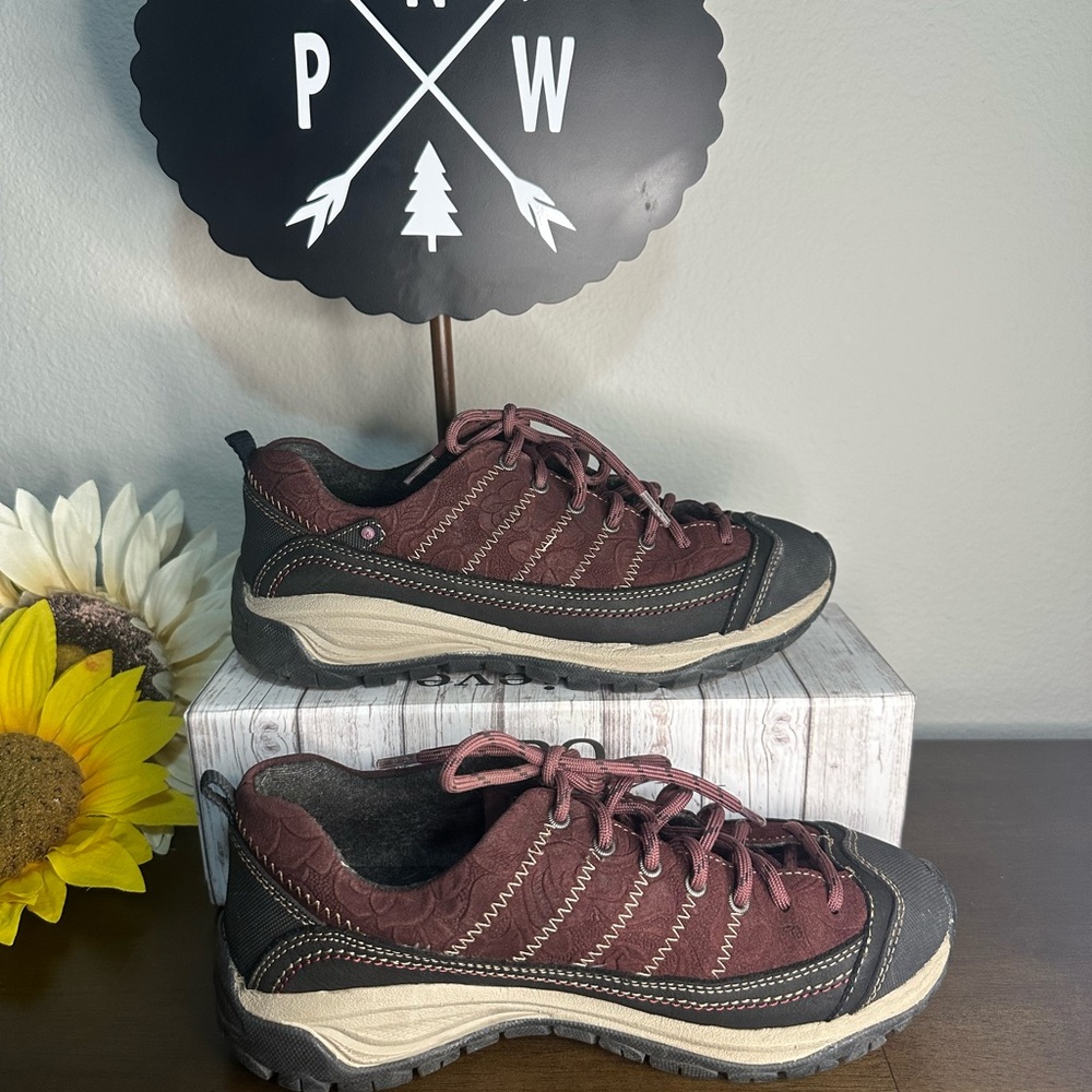 Taos Women's Motion City Hiker Burgundy/Black Embossed Suede Gorpcore Hiker ~ 7 - Picture 5 of 9